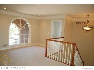2686 Monarch Court Rochester, MI 48306 - Photo 10 of 25 upper hall