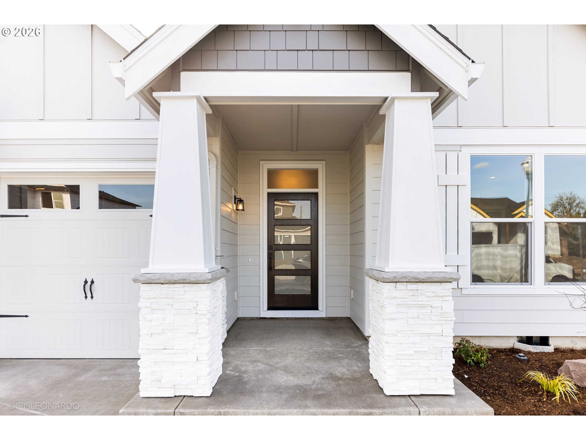 3547 West 2nd Street Washougal, WA 98671 - Photo 3 of 45 a view of entryway with a white house