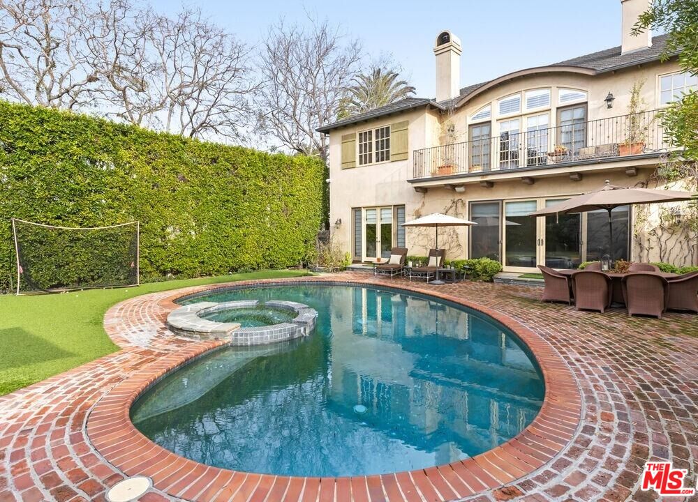 2147 Duxbury Circle Los Angeles, CA 90034 - Photo 14 of 17