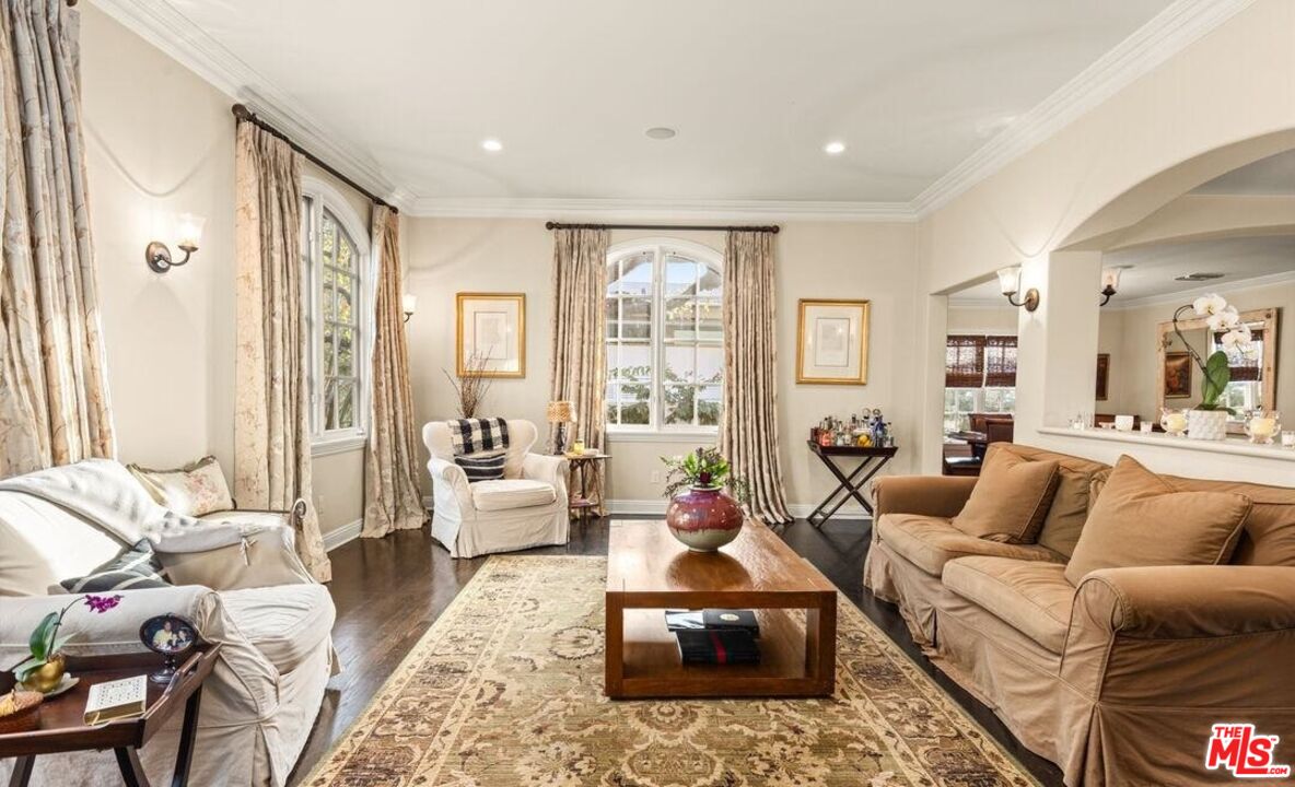 2147 Duxbury Circle Los Angeles, CA 90034 - Photo 3 of 17