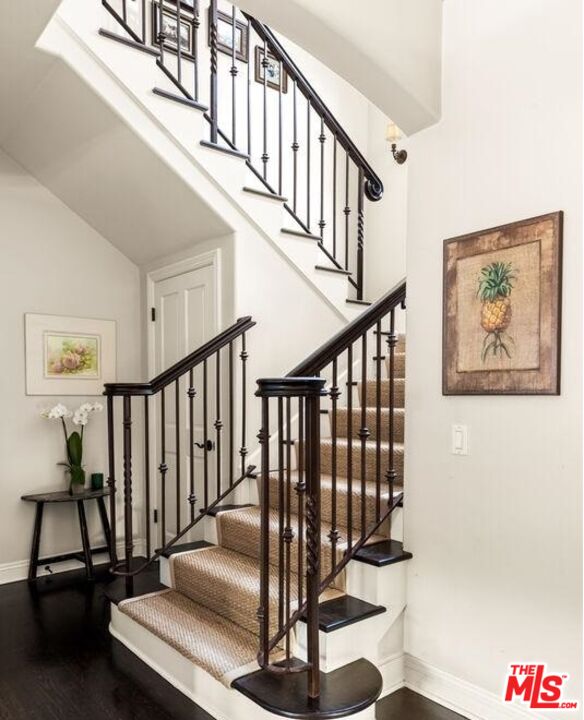 2147 Duxbury Circle Los Angeles, CA 90034 - Photo 6 of 17