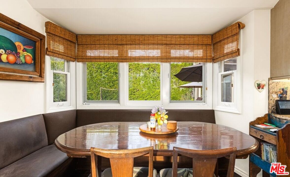 2147 Duxbury Circle Los Angeles, CA 90034 - Photo 8 of 17