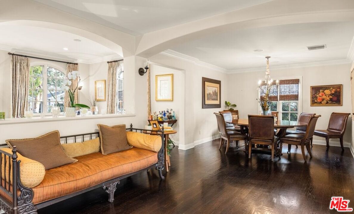 2147 Duxbury Circle Los Angeles, CA 90034 - Photo 9 of 17