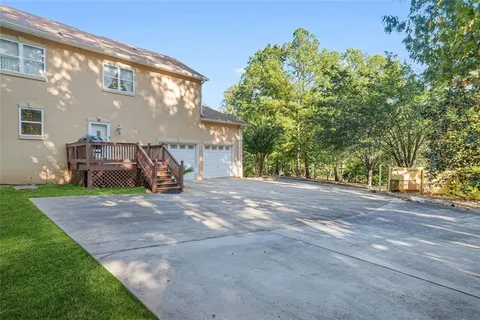 $525,000 | 226 Long Island Drive, Whitesburg, GA 30185