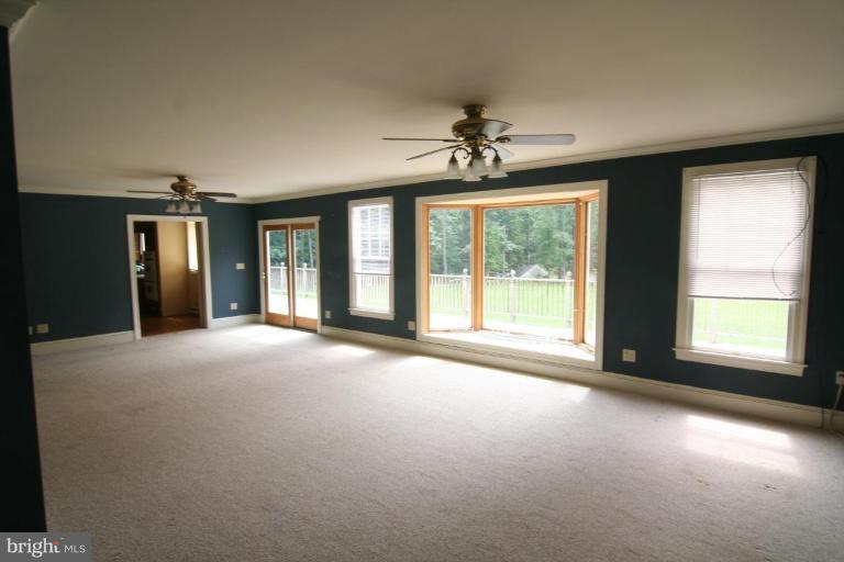 5000 Riggs Road Gaithersburg, MD 20882 - Photo 3 of 14 Living Room