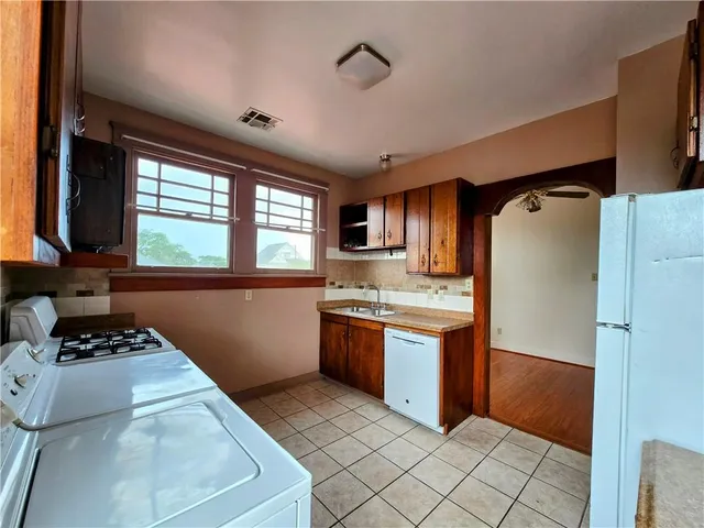 $1,425 | 2919 Carondelet Street, Unit C, New Orleans, LA 70115