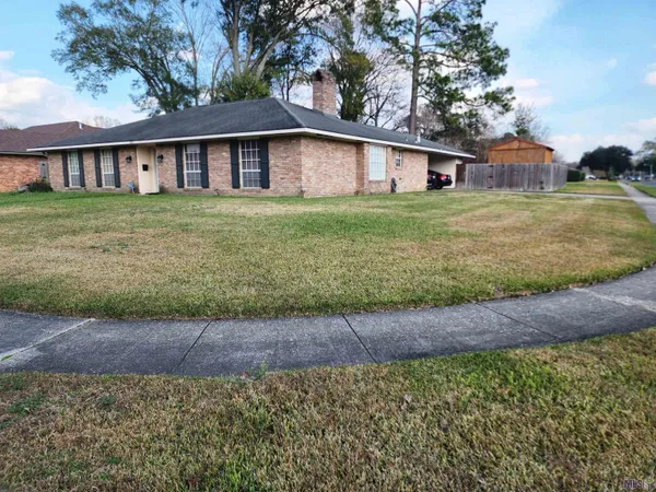 $230,000 | 381 Shadydale Drive, Baton Rouge, LA 70815