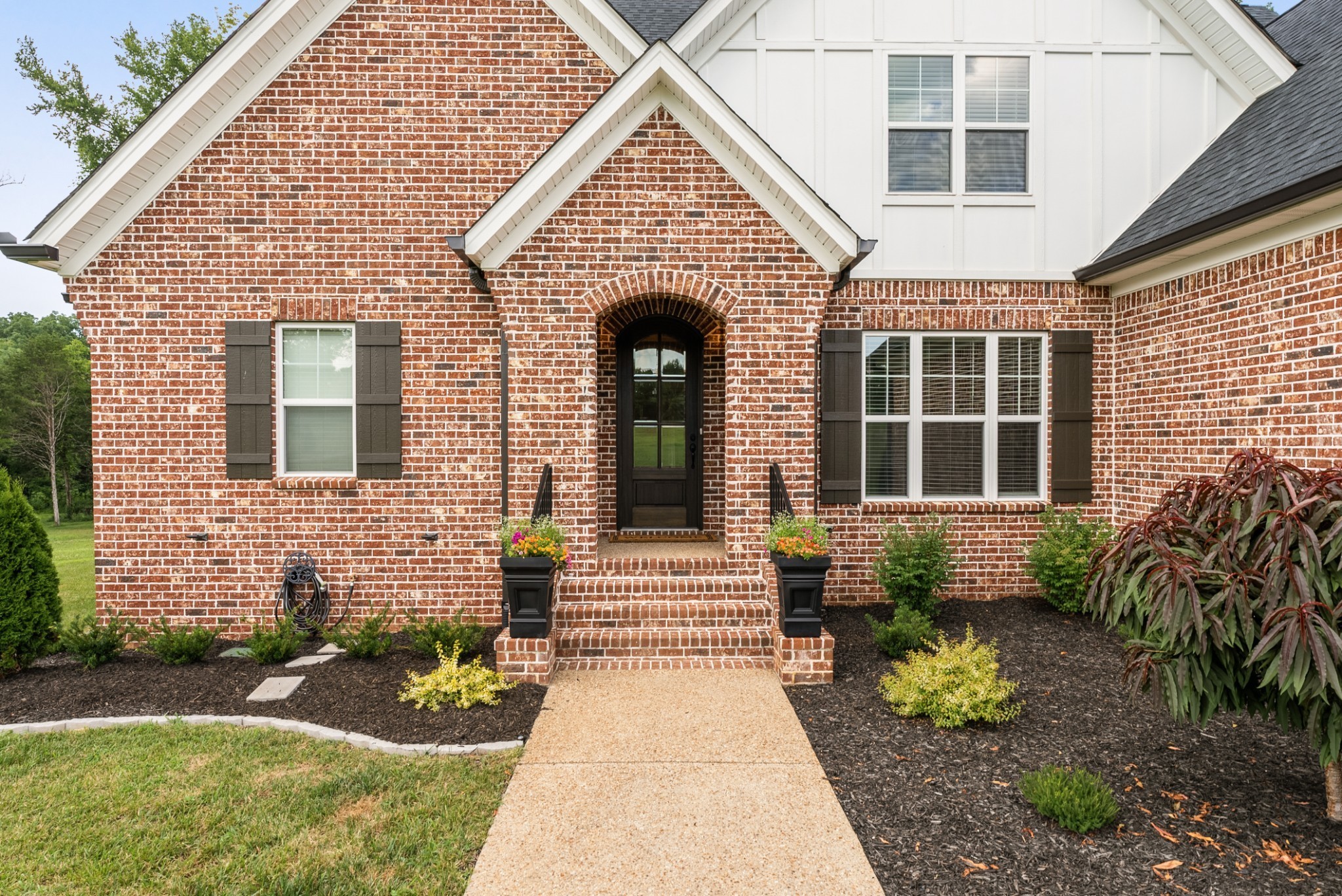 1497 Phillips Road Lebanon, TN 37087 - Photo 4 of 53 a front view of a house with garden