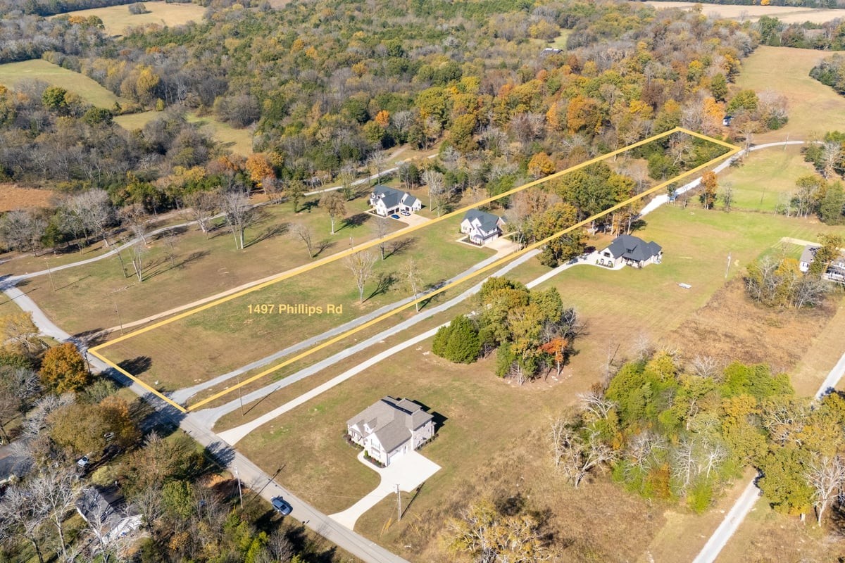 1497 Phillips Road Lebanon, TN 37087 - Photo 52 of 53 a view of a indoor basketball court