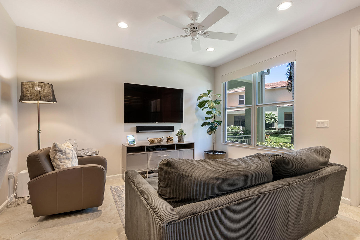 1485 Northwest 48th Lane Boca Raton, FL 33431 - Photo 5 of 23 Living Room