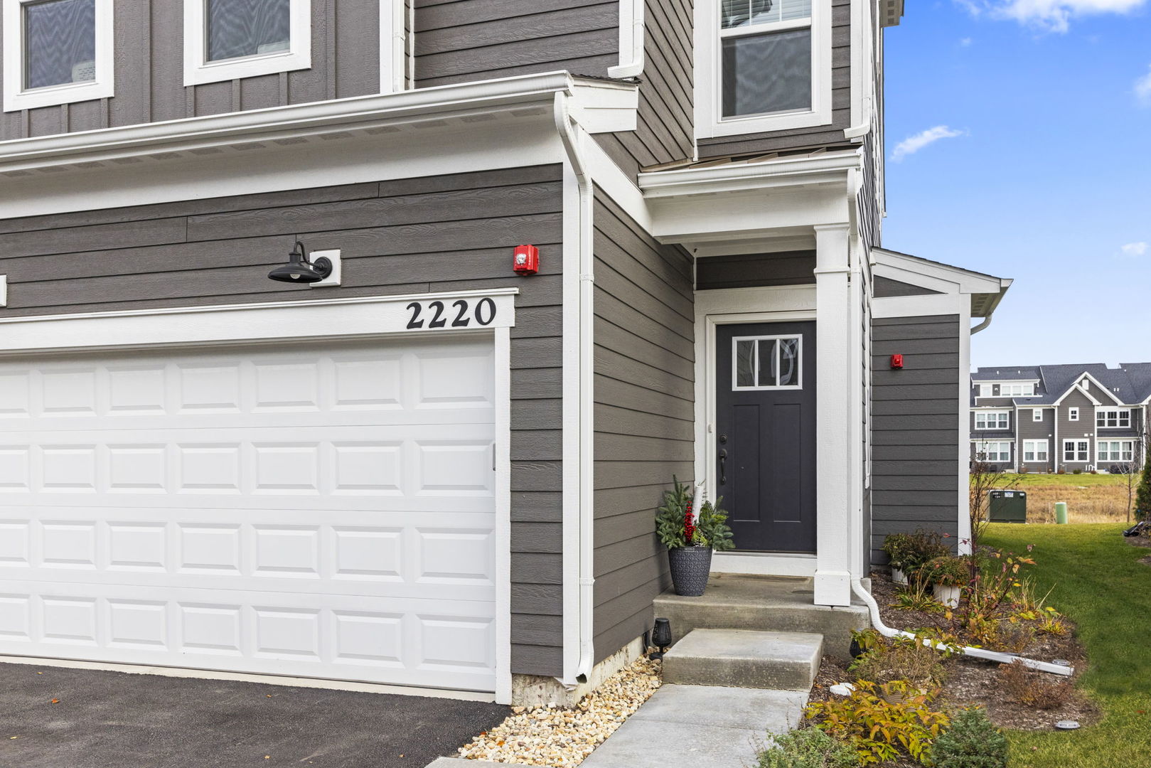 2220 Weatherbee Lane Naperville, IL 60563 - Photo 2 of 26