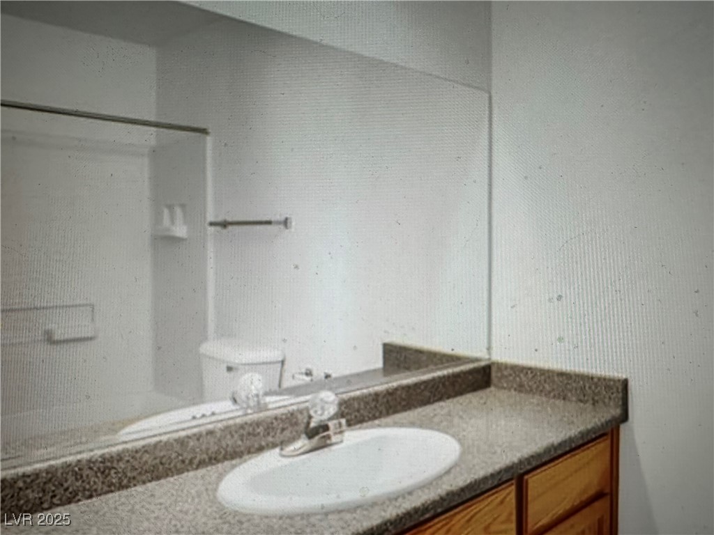 5512 East Jackpot Winner Lane, Unit 102 Las Vegas, NV 89122 - Photo 10 of 15 Full bath with vanity