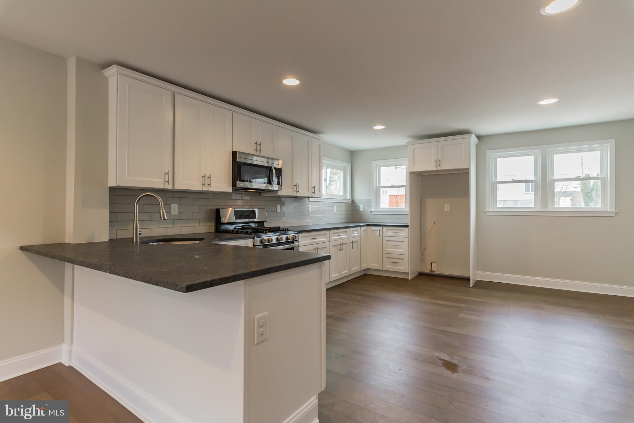985 Grant Road Folcroft, PA 19032 - Photo 9 of 23 Gallery Image 9