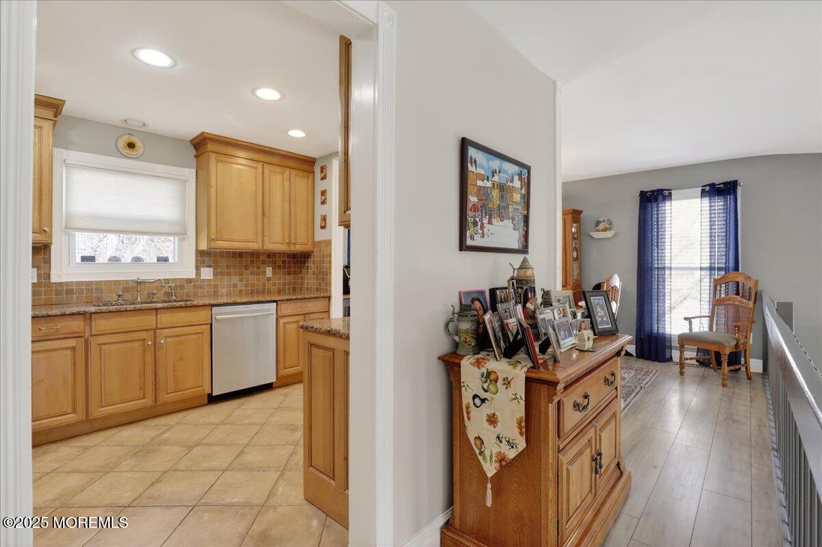 53 Sweet Gum Road Howell, NJ 07731 - Photo 13 of 62 20-Hallway