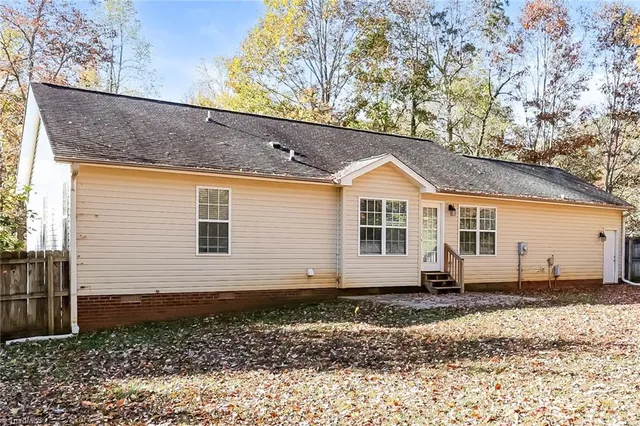 $1,975 | 1107 Foxhaven Drive, Greensboro, NC 27455