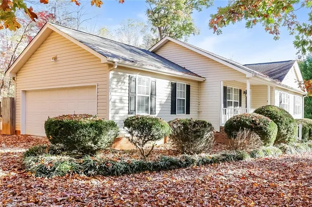 $1,975 | 1107 Foxhaven Drive, Greensboro, NC 27455