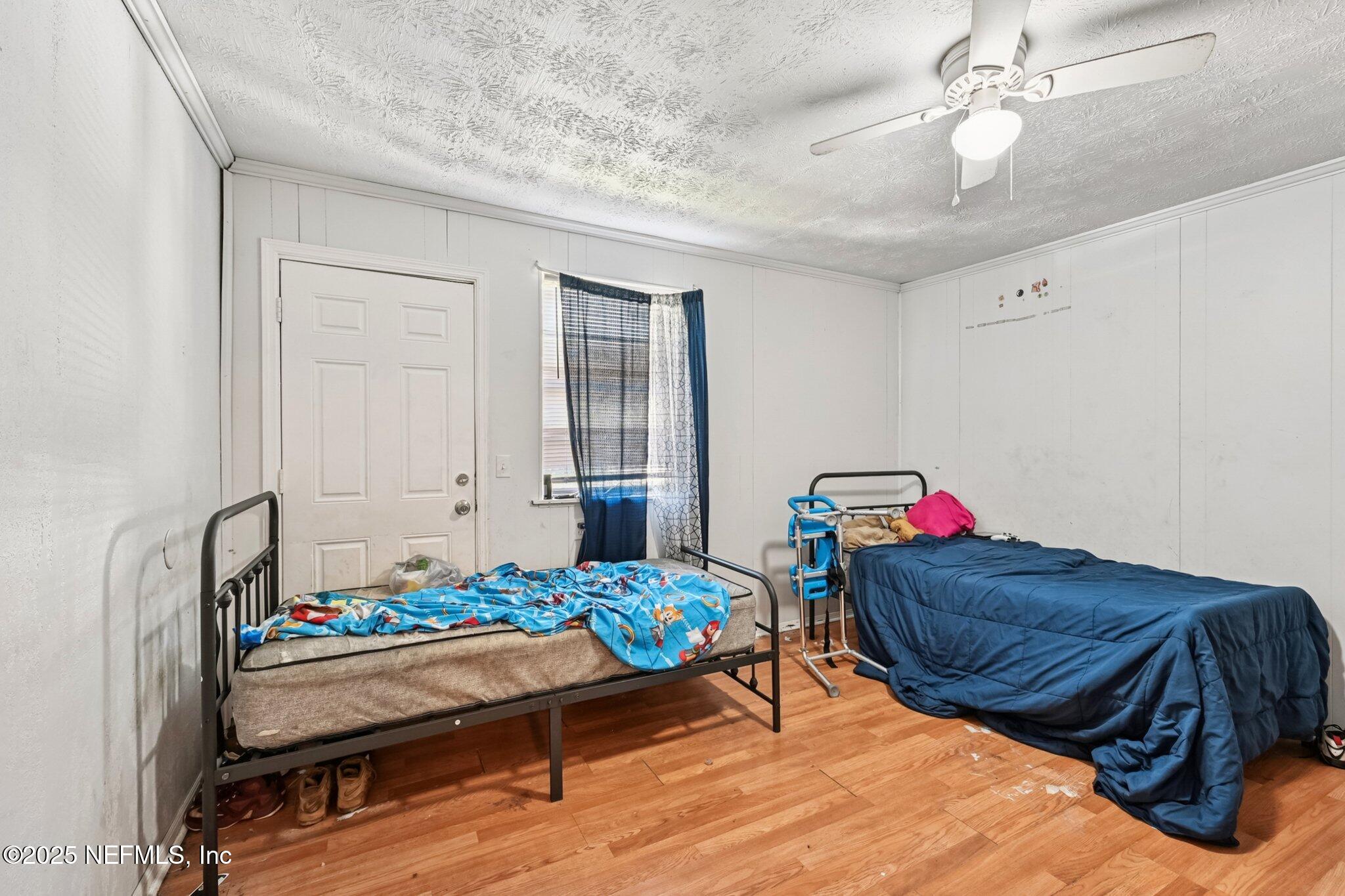 5635 Atlee Avenue Jacksonville, FL 32205 - Photo 22 of 31 a living room with furniture and a table