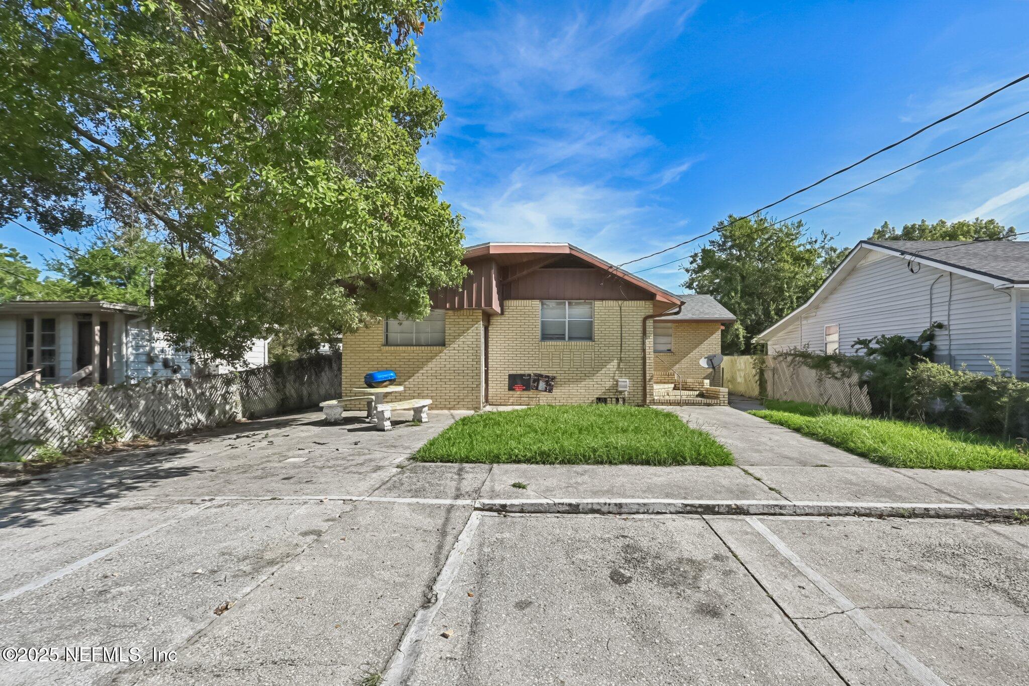 5635 Atlee Avenue Jacksonville, FL 32205 - Photo 4 of 31 a view of a house with a yard