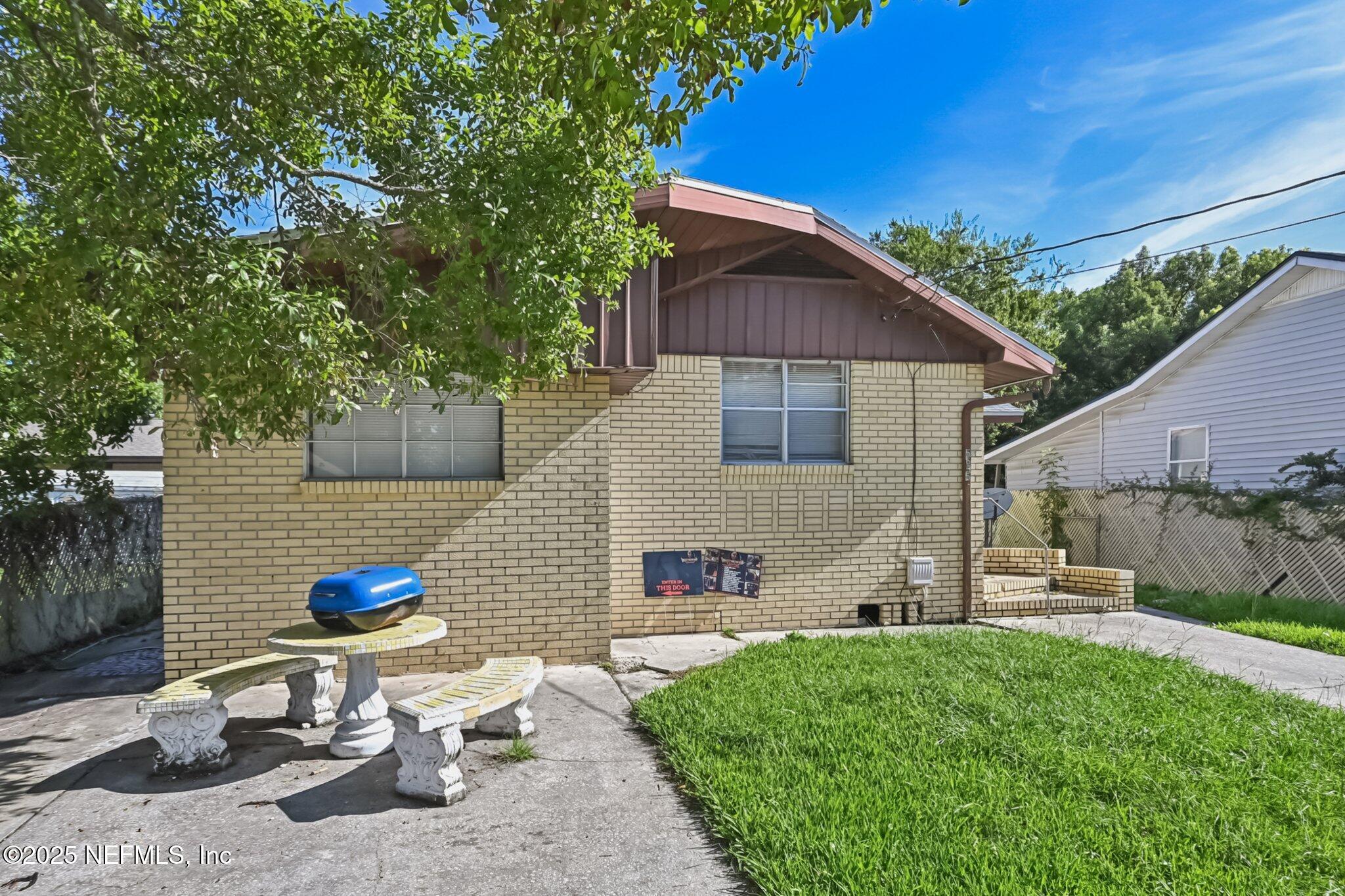 5635 Atlee Avenue Jacksonville, FL 32205 - Photo 5 of 31 a view of a chair and table in backyard of the house