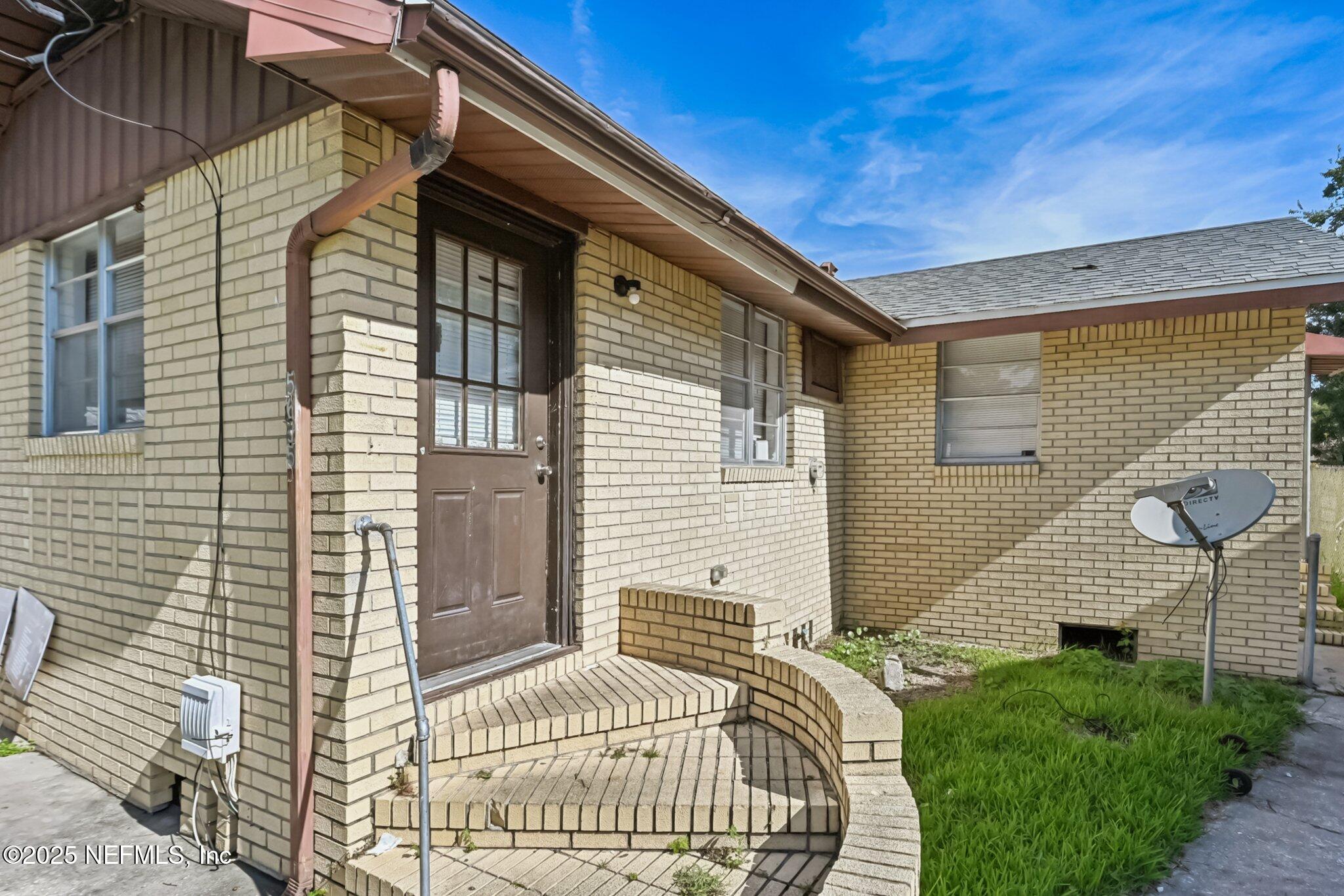 5635 Atlee Avenue Jacksonville, FL 32205 - Photo 6 of 31 a front view of a house with a garden