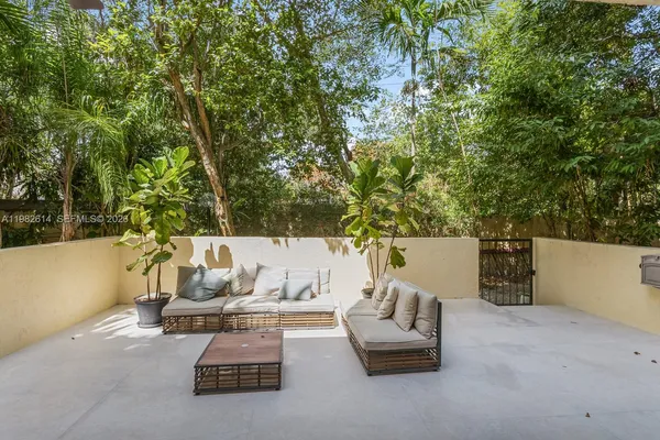 $6,500 | 2400 Brickell Avenue, Unit 103D, Miami, FL 33129