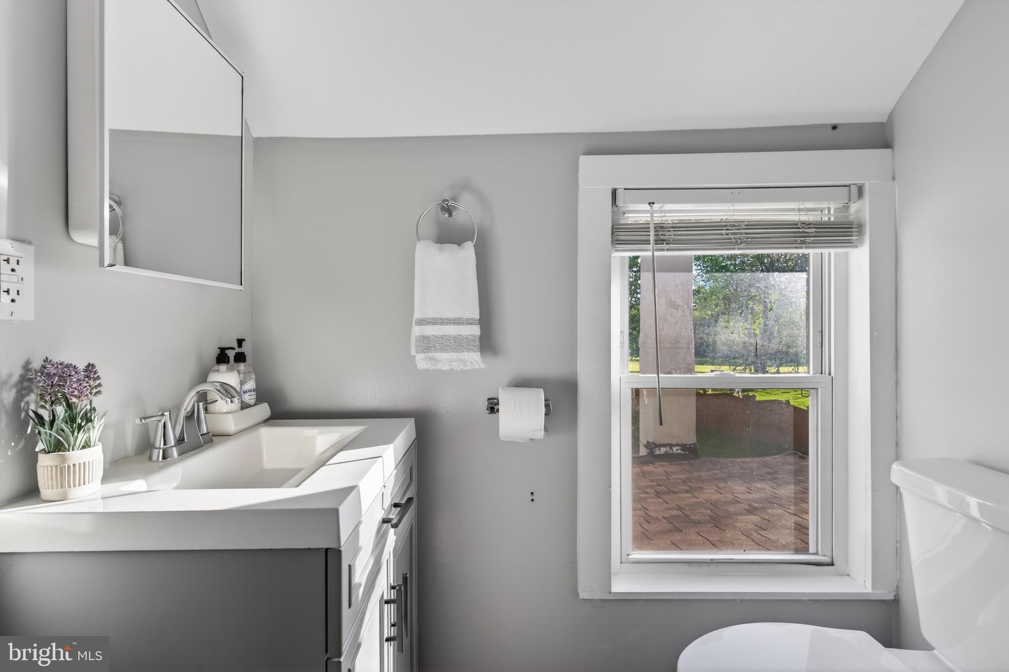 34017 Welbourne Road Upperville, VA 20184 - Photo 23 of 34 Upper Level Half Bath