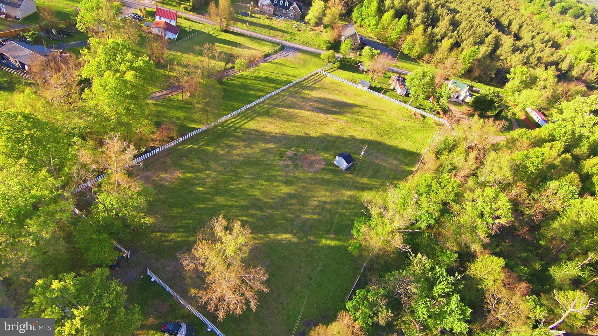 34017 Welbourne Road Upperville, VA 20184 - Photo 27 of 34 View from Above - Paddock with Lean-To