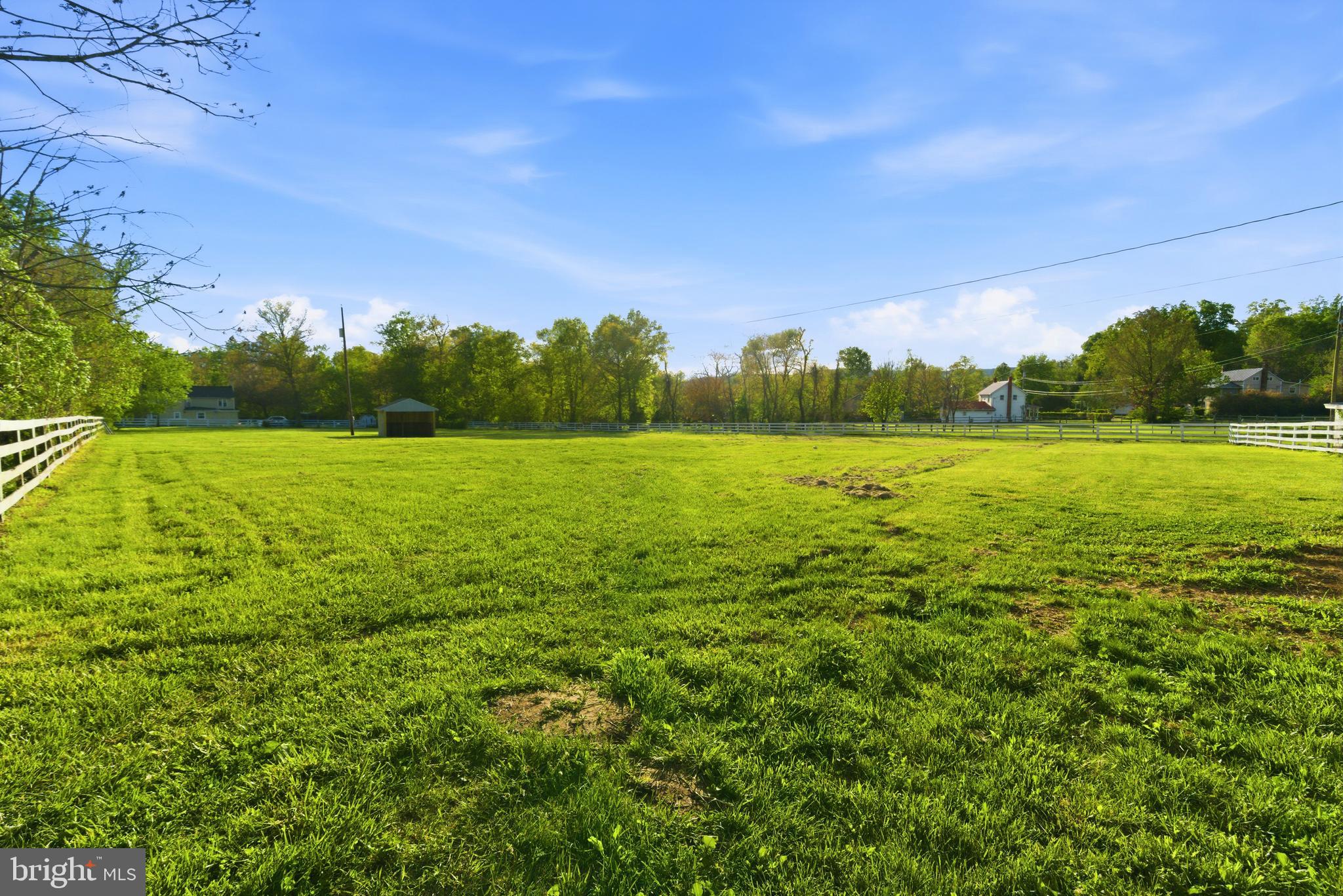 34017 Welbourne Road Upperville, VA 20184 - Photo 28 of 34 Paddock with 12' x 12' Lean-To