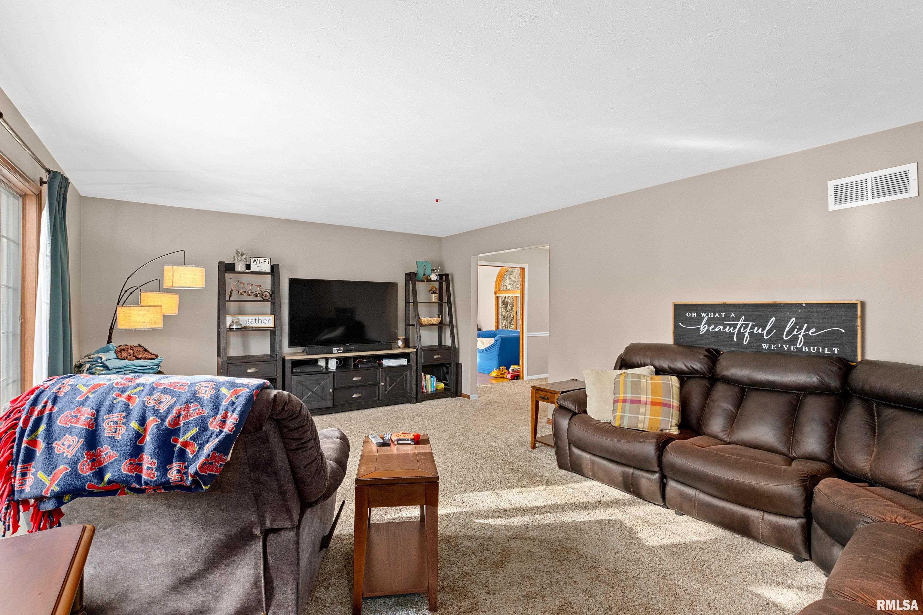 24468 East Oak Park Road Canton, IL 61520 - Photo 11 of 45