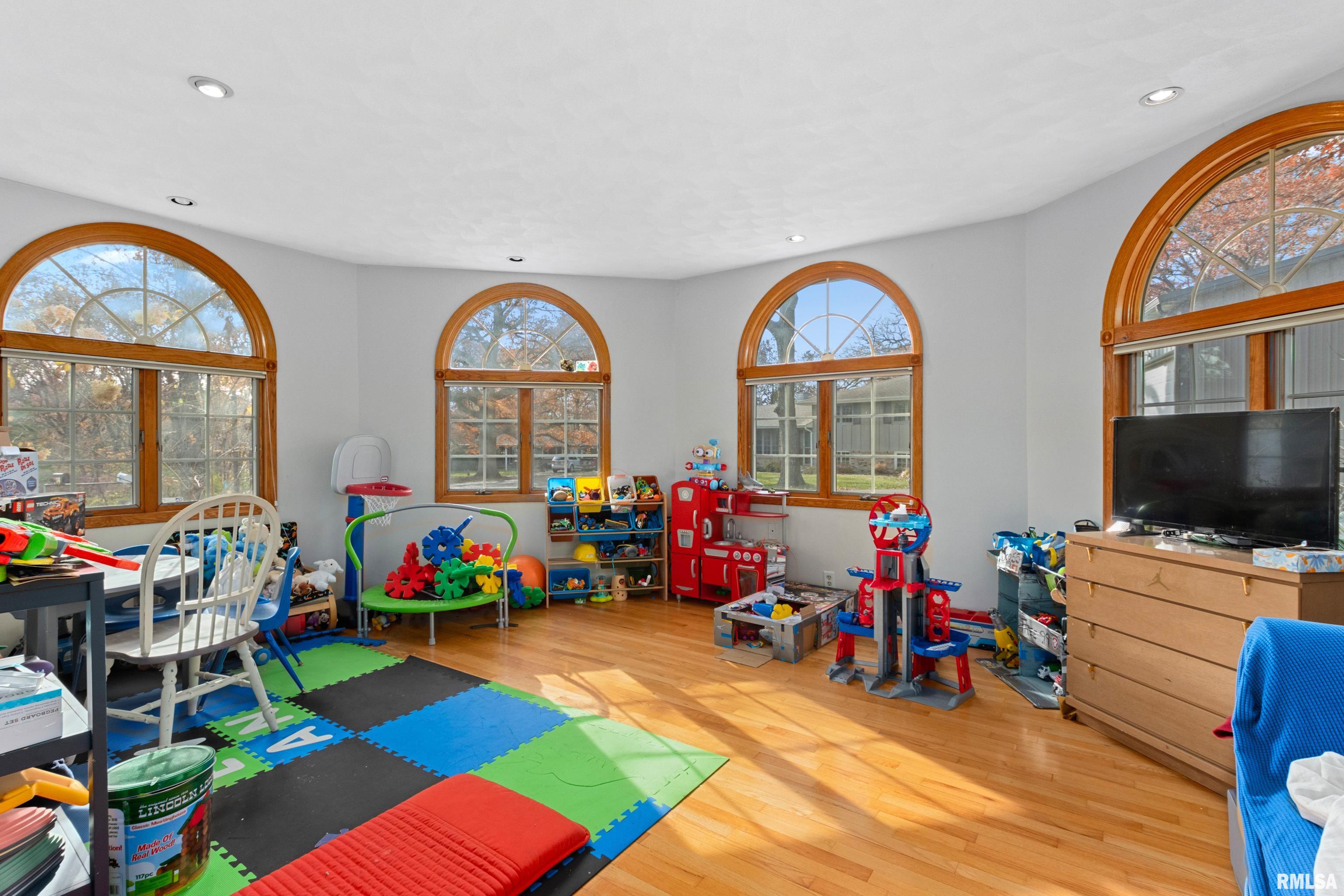 24468 East Oak Park Road Canton, IL 61520 - Photo 17 of 45