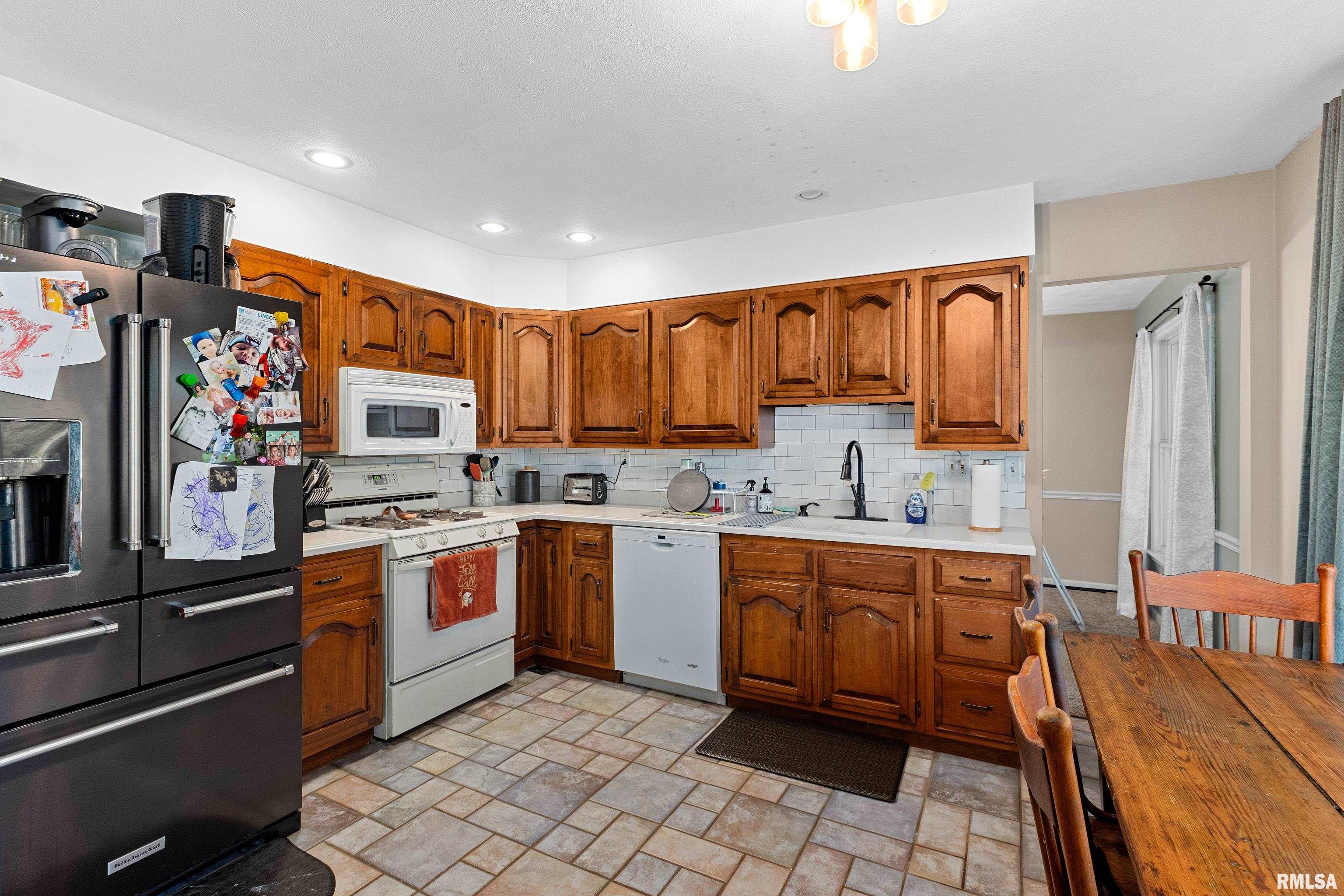24468 East Oak Park Road Canton, IL 61520 - Photo 23 of 45