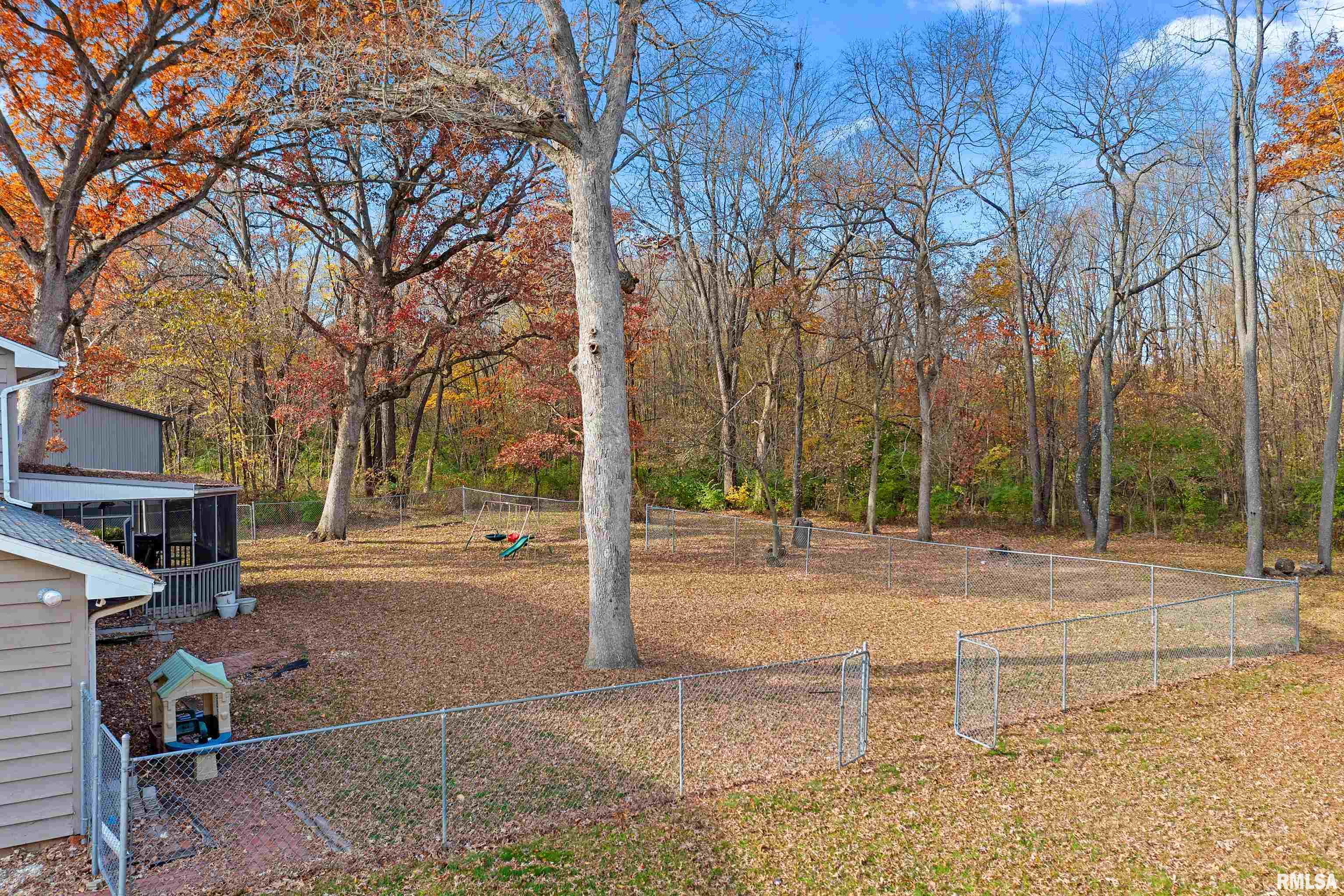 24468 East Oak Park Road Canton, IL 61520 - Photo 4 of 45