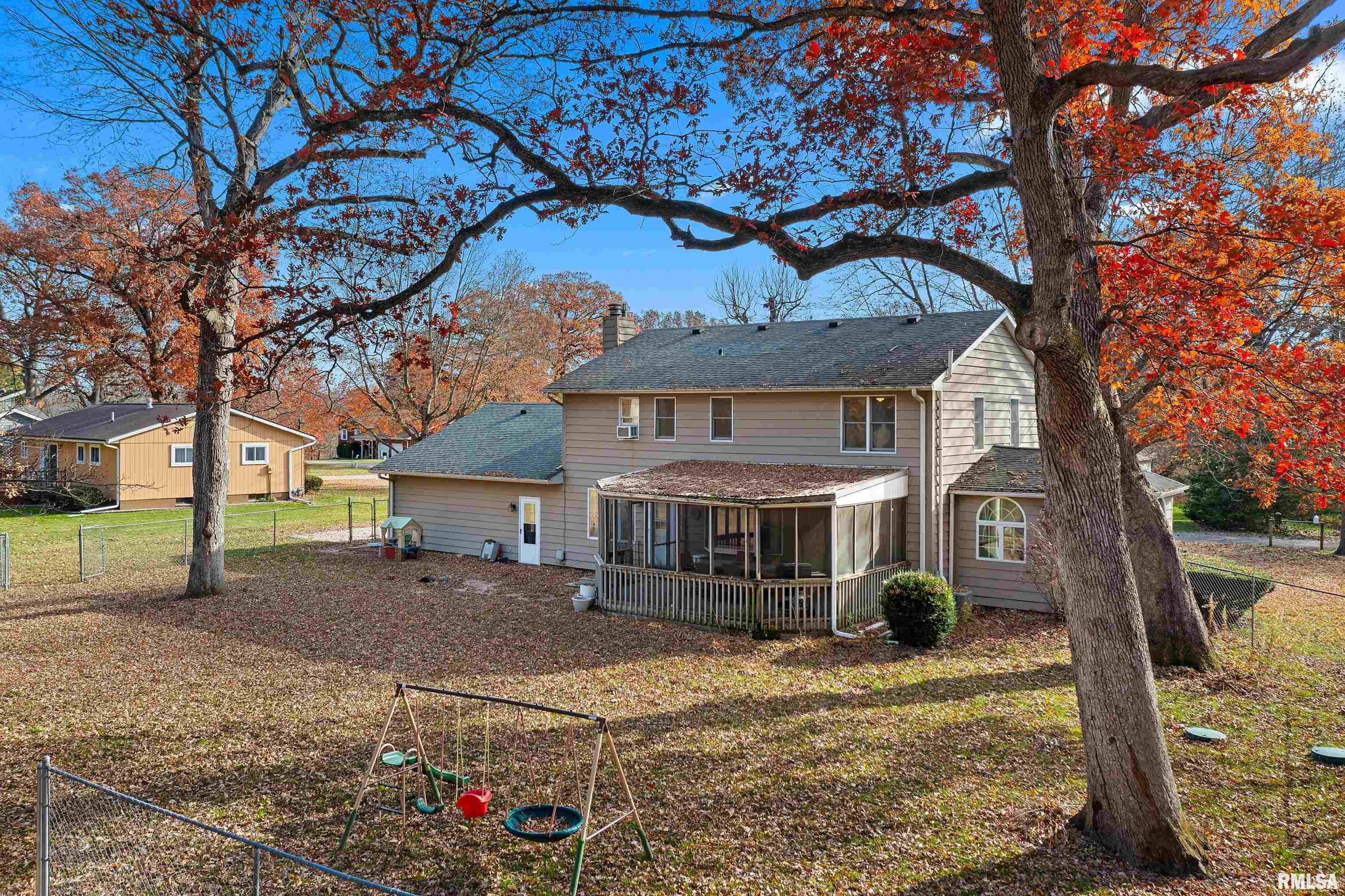 24468 East Oak Park Road Canton, IL 61520 - Photo 6 of 45