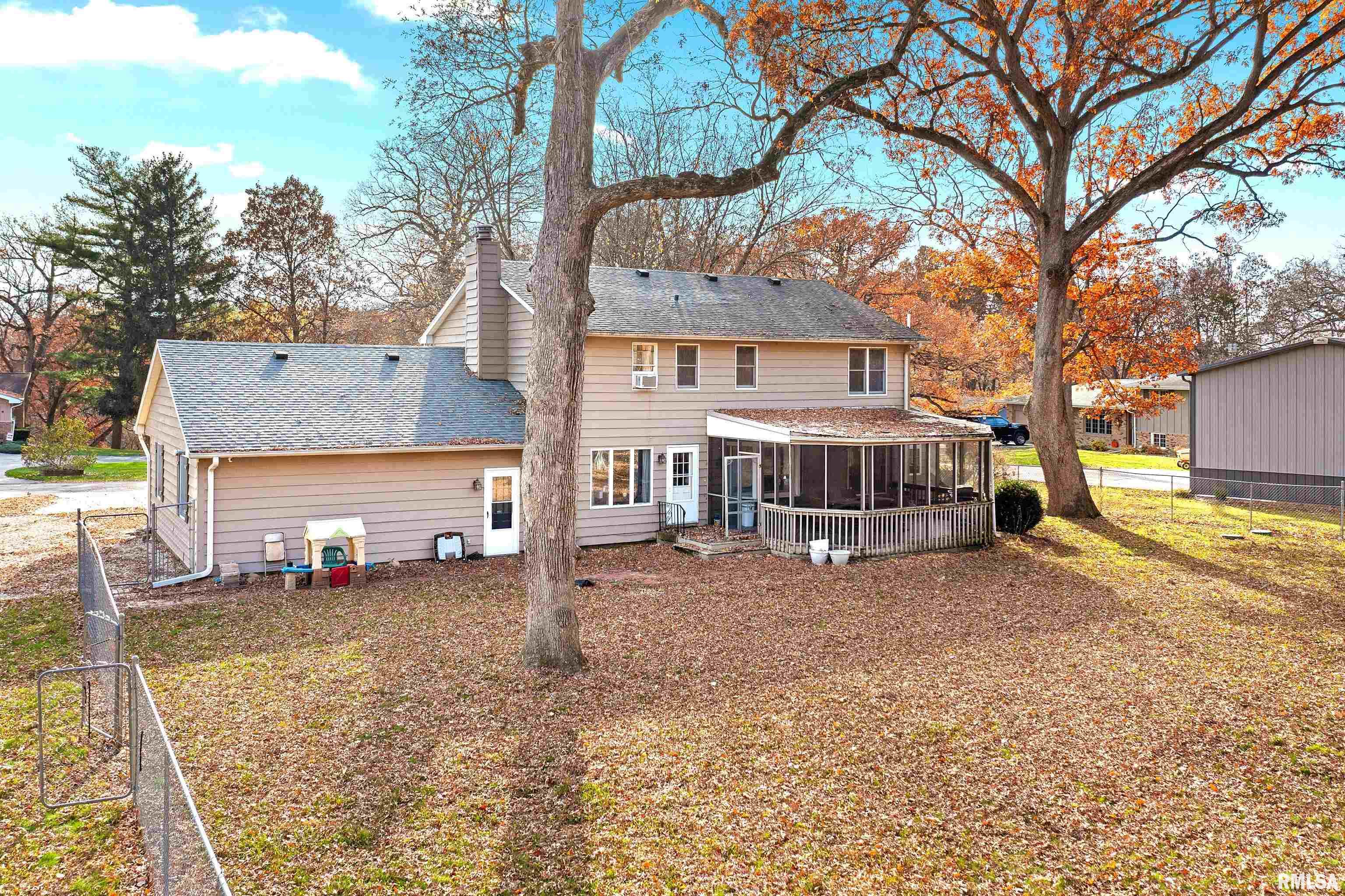 24468 East Oak Park Road Canton, IL 61520 - Photo 7 of 45