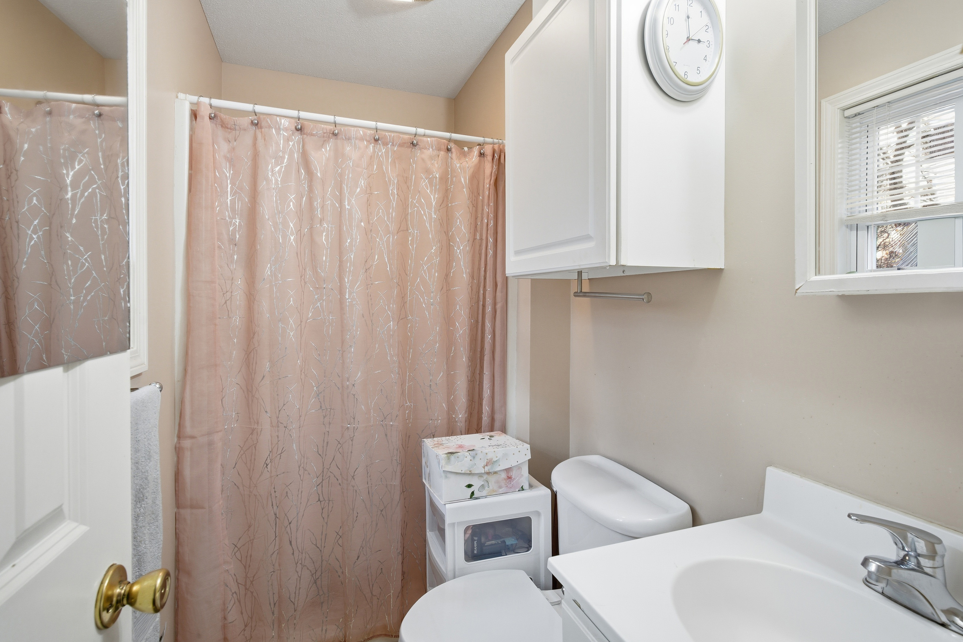 35 Fairfield Lane Bloomfield, CT 06002 - Photo 37 of 40 a bathroom with a toilet and a sink