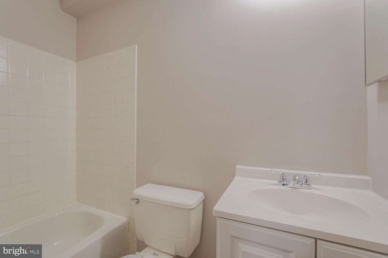 7314 Eggar Woods Lane Springfield, VA 22153 - Photo 16 of 23 a bathroom with a toilet and a bathtub