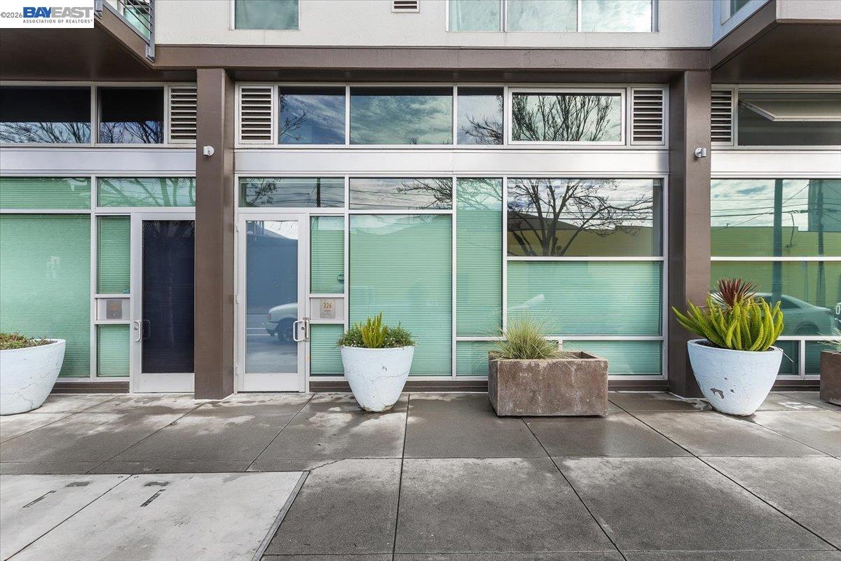 226 2nd Street, Unit G2 Oakland, CA 94607 - Photo 3 of 27