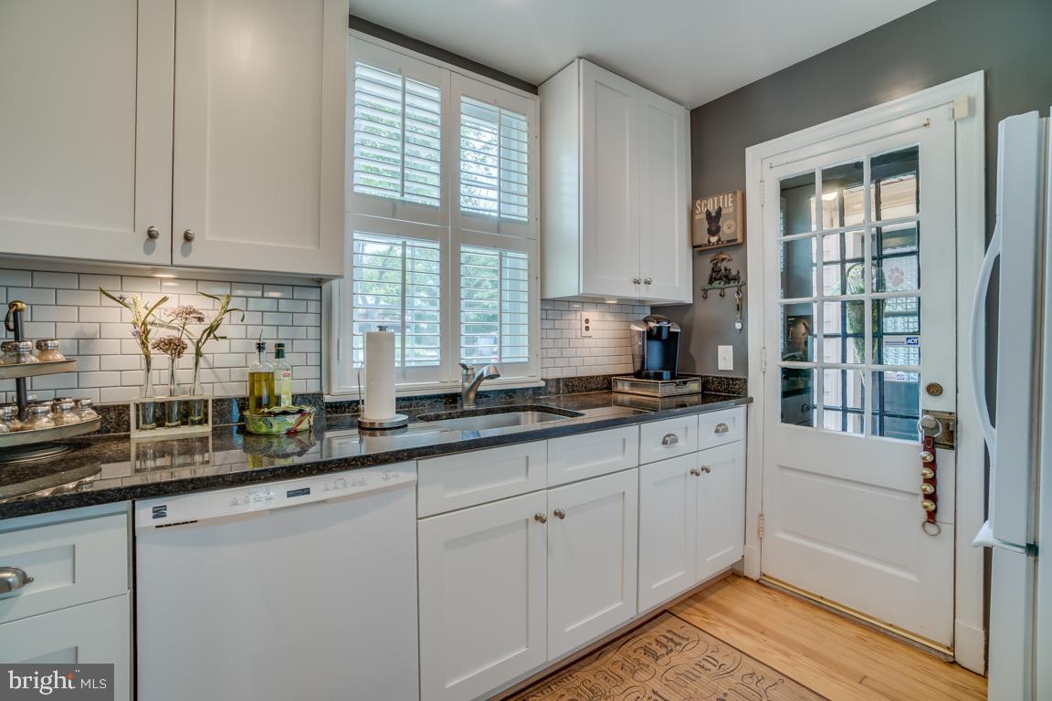 3909 Franconia Road Alexandria, VA 22310 - Photo 13 of 35 with timeless subway tile