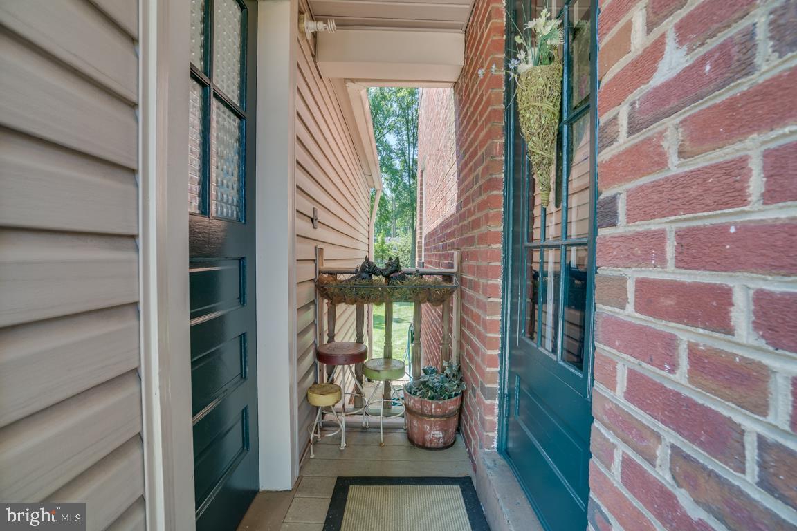 3909 Franconia Road Alexandria, VA 22310 - Photo 21 of 35 and full of charm.