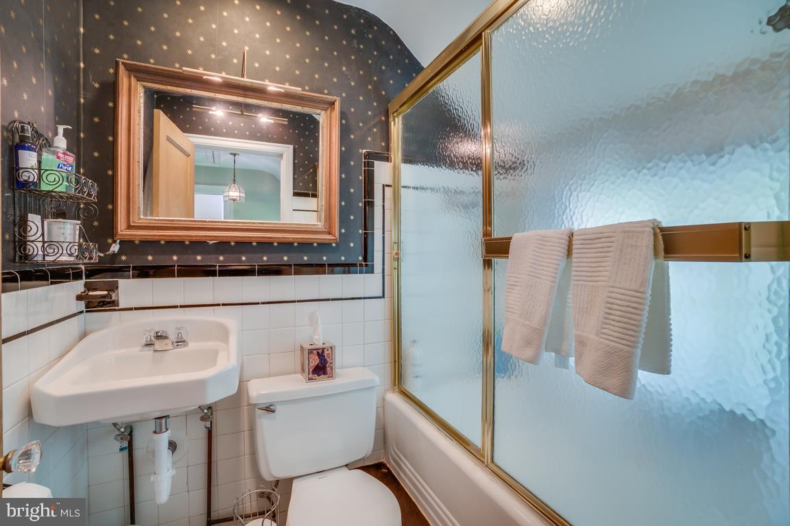 3909 Franconia Road Alexandria, VA 22310 - Photo 23 of 35 that will leave you starstruck.