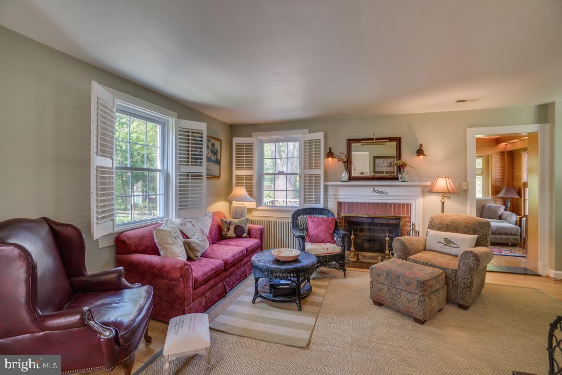 3909 Franconia Road Alexandria, VA 22310 - Photo 4 of 35 a wood burning fireplace with a lovely mantel