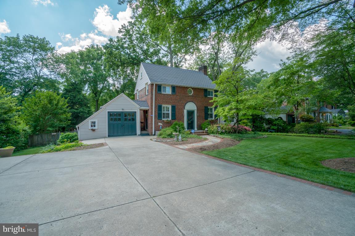 3909 Franconia Road Alexandria, VA 22310 - Photo 33 of 35 A paved parking pad is there to easily turn around