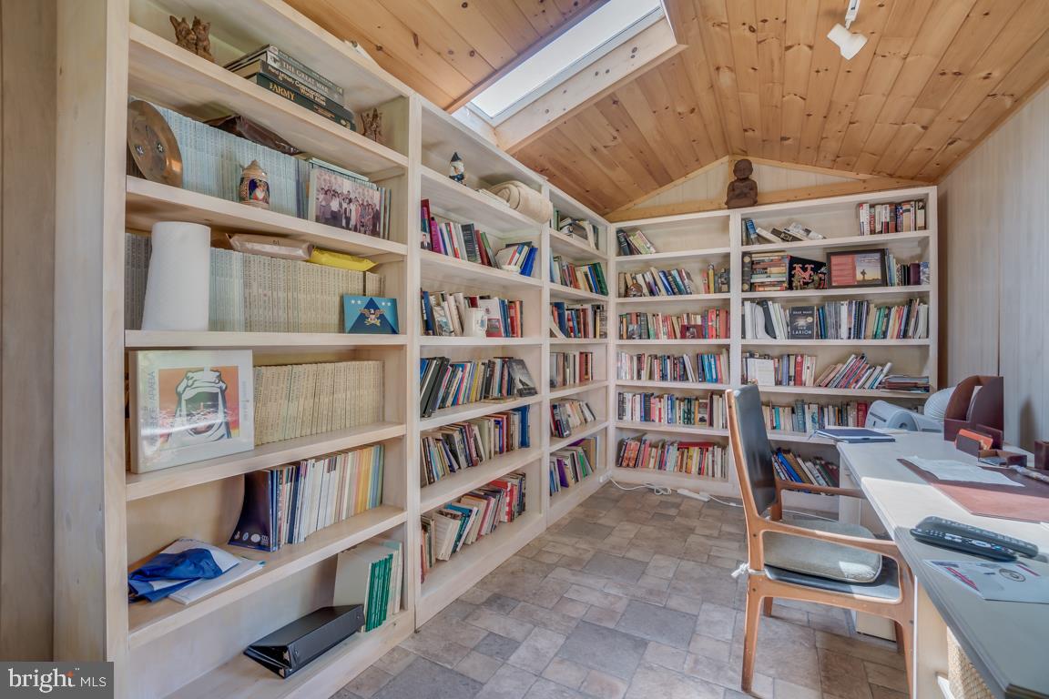 3909 Franconia Road Alexandria, VA 22310 - Photo 35 of 35 or a spot for your books when you need an escape.