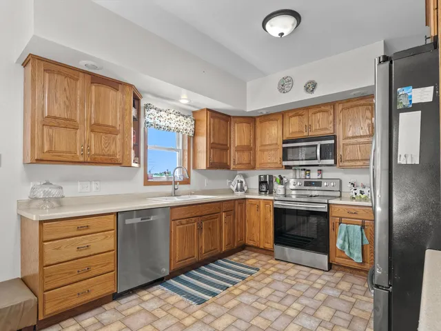 $685,000 | 3106 East County Hwy V, Mishicot, WI 54228