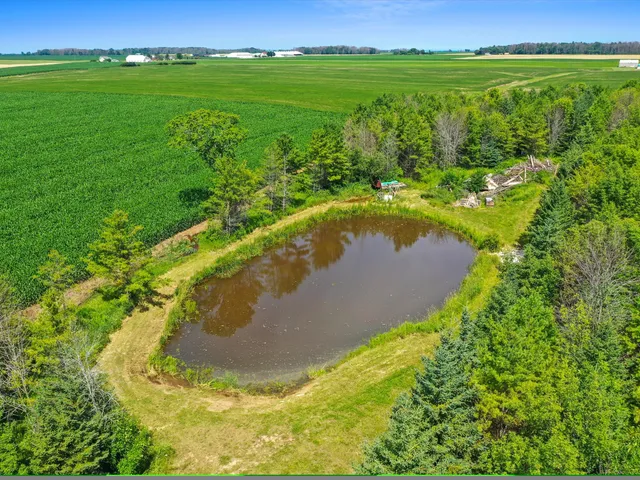$685,000 | 3106 East County Hwy V, Mishicot, WI 54228