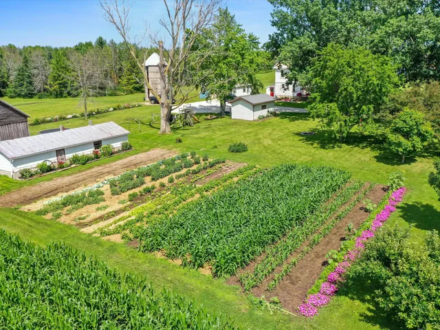 $685,000 | 3106 East County Hwy V, Mishicot, WI 54228