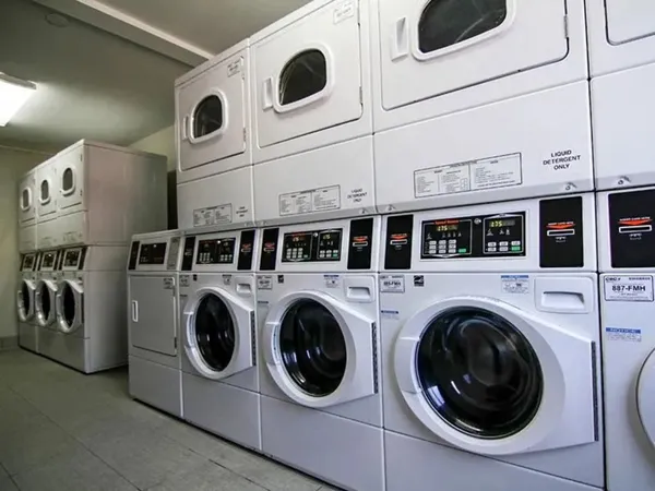 $1,351 | 1824 Ethan Way, Sacramento, CA 95825