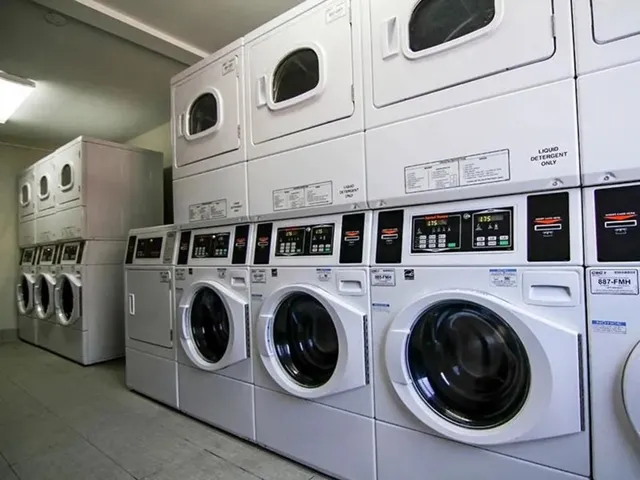 $1,351 | 1824 Ethan Way, Sacramento, CA 95825