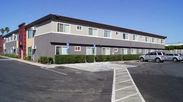 $1,351 | 1824 Ethan Way, Sacramento, CA 95825