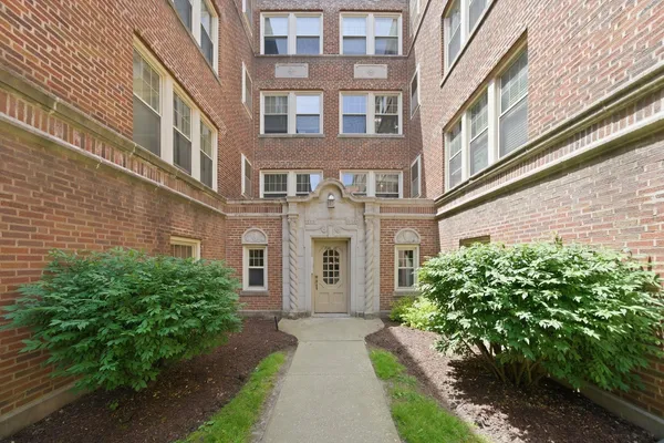 $144,900 | 7318 North Honore Street, Unit 103, Chicago, IL 60626